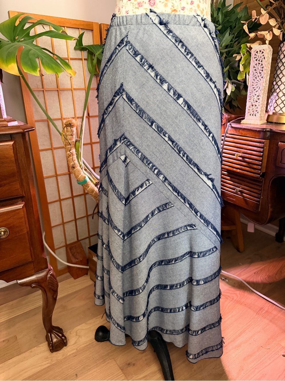 Lena Gabrielle New York Chevron Frayed
Denim Maxi Skirt Blue Lined Size 8